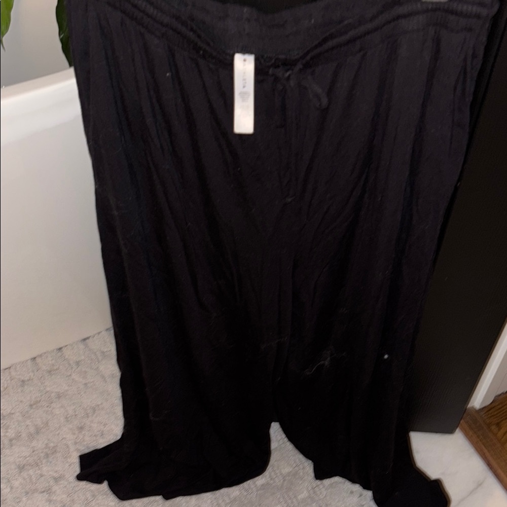 Athleta black Wide-Leg knit Pants with drawstring waist- size L - Picture 3 of 4